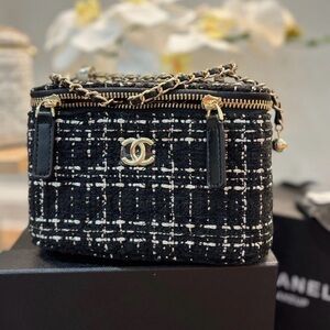 GWP Black Tweed Crossbody Bag